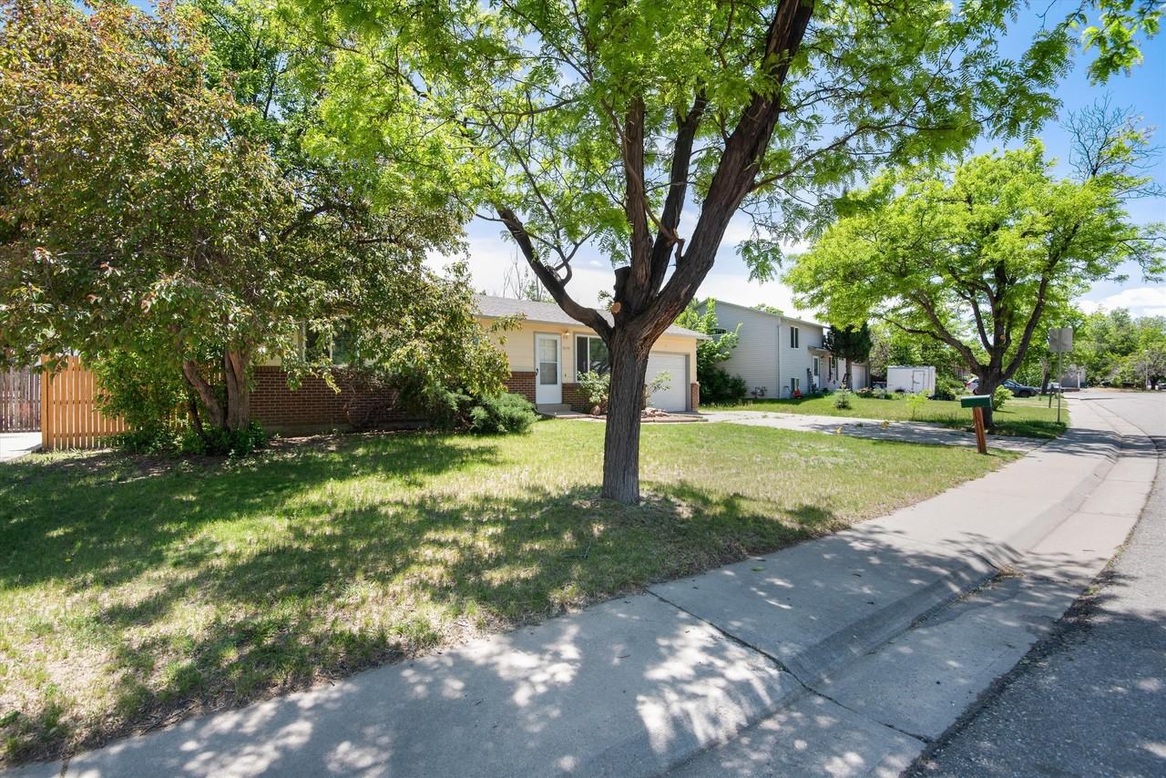 16176 E Bates Dr - Photo 2 of 37