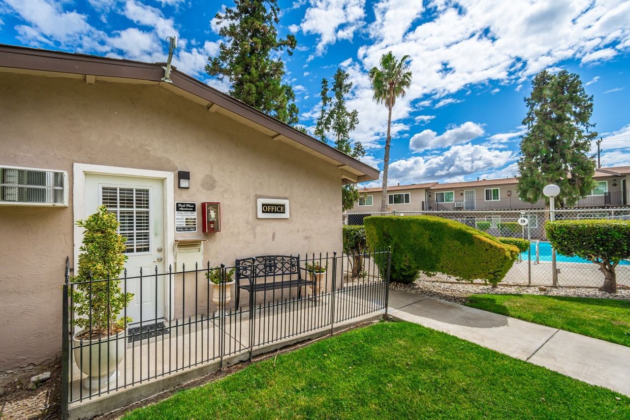 Park Place Apartments - Photo 5 of 28