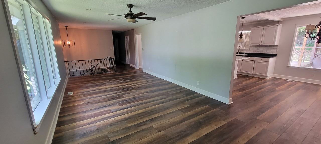 2151 Meadow Cir N - Photo 2 of 29