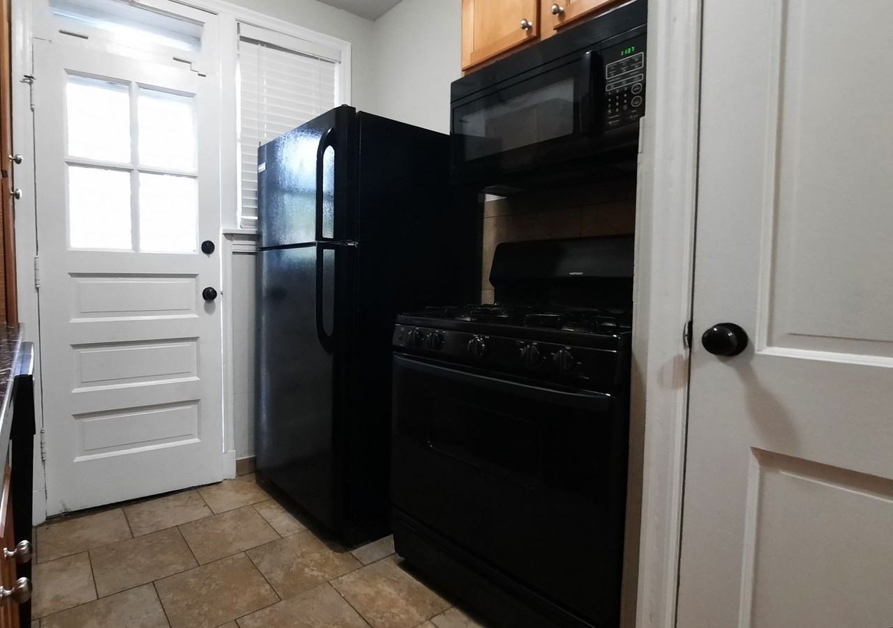 1019 Sanford Ave - Photo 2 of 8