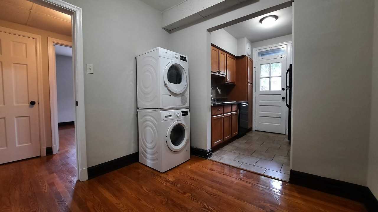 1019 Sanford Ave - Photo 3 of 8