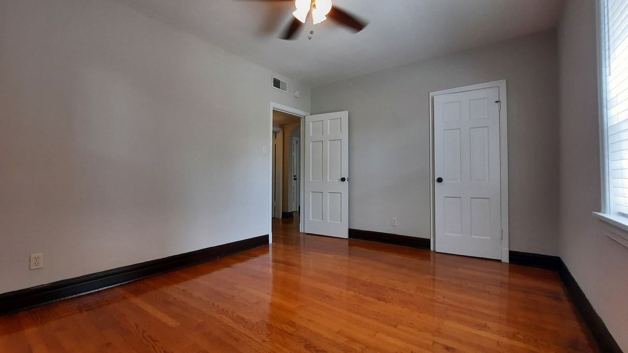 1019 Sanford Ave - Photo 5 of 8