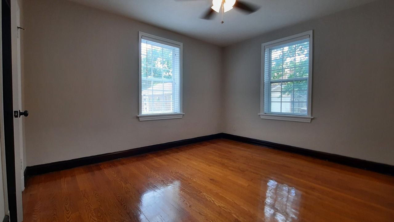 1019 Sanford Ave - Photo 6 of 8
