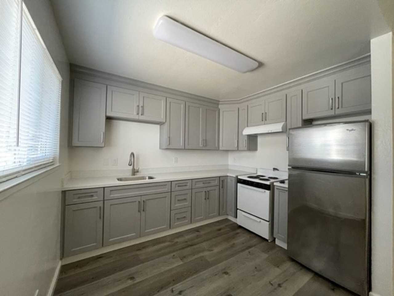 1508 Parker St #B - Photo 2 of 12