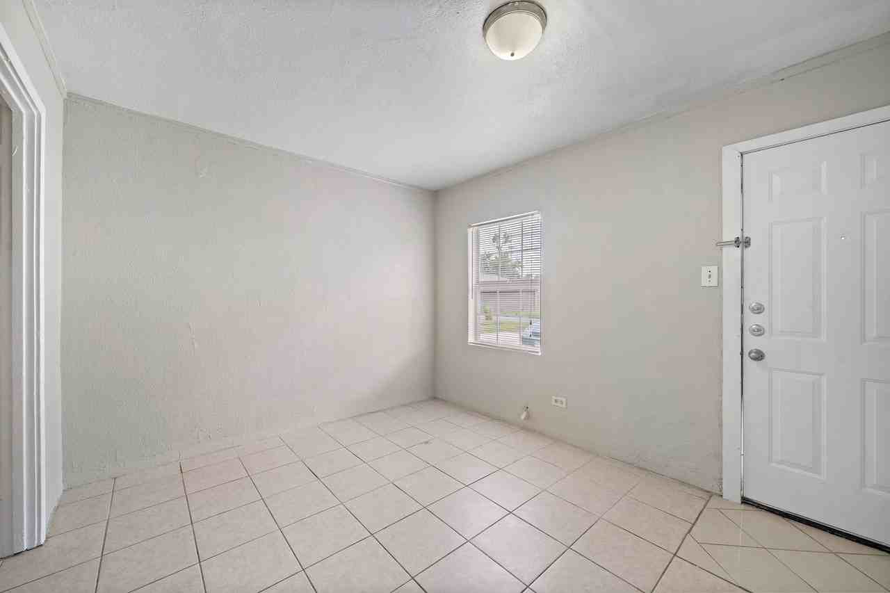 Third Ave Villas - Photo 5 of 28