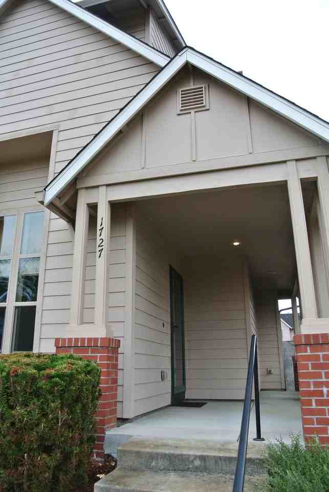 1727 Sw Stanford St - Photo 2 of 29