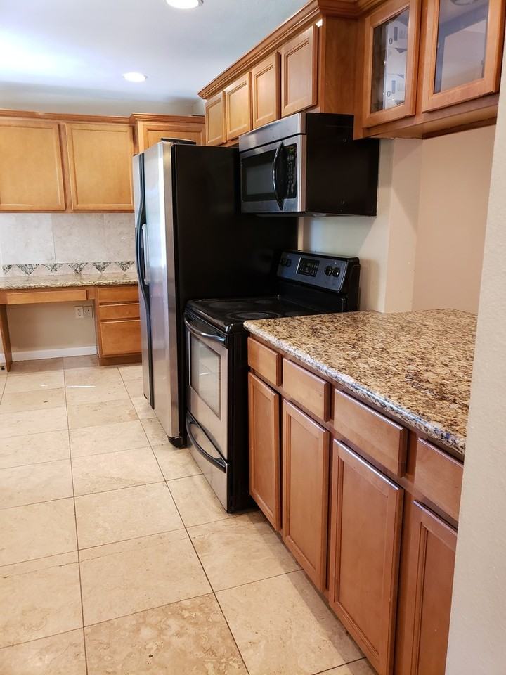 7870 Crestview Ln - Photo 3 of 14