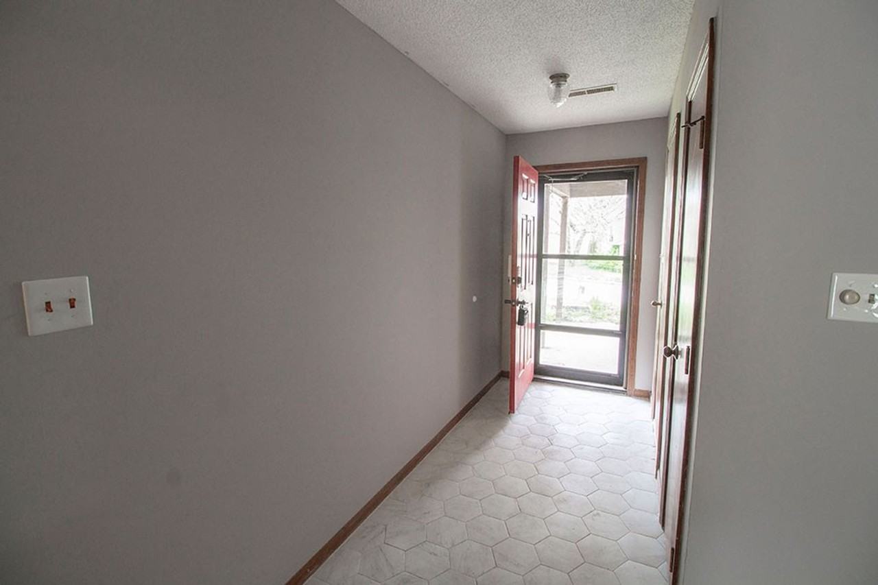 2011 Bridgewater Dr - Photo 2 of 37