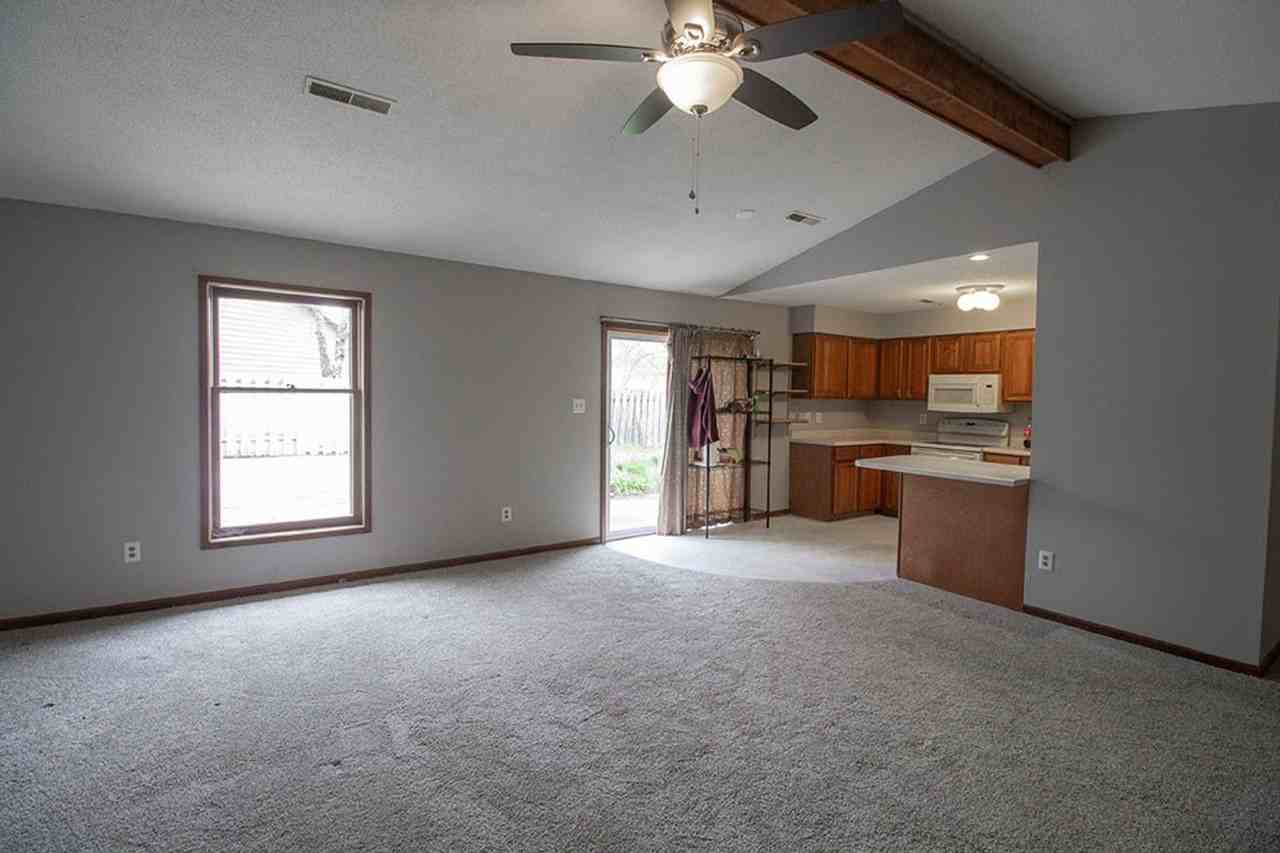 2011 Bridgewater Dr - Photo 5 of 37