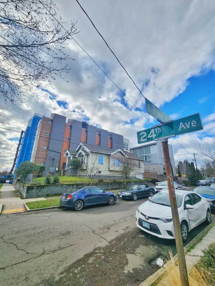 1431 24th Ave #E - Photo 2 of 17