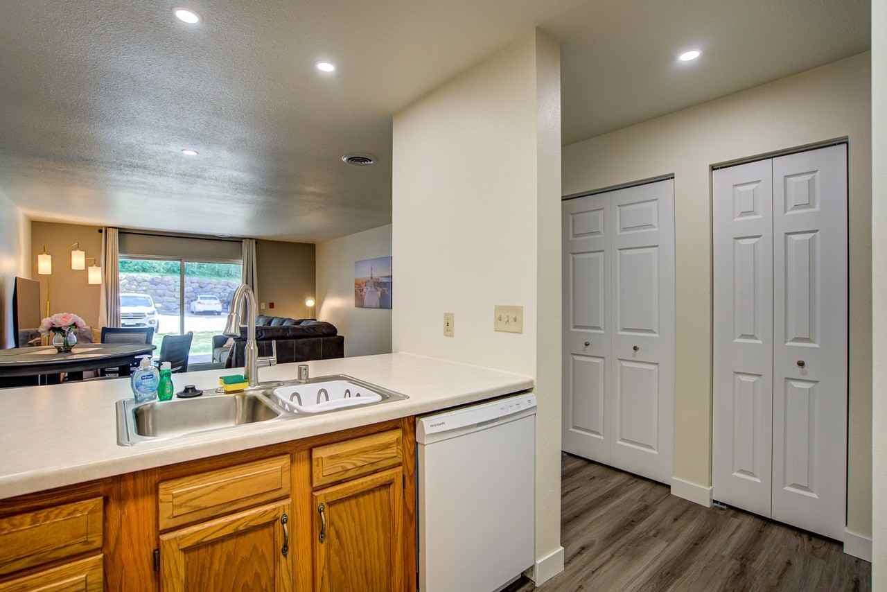 Timber Bluff Apartments 1609 N Thompson Dr, Madison, WI 53704 Zumper