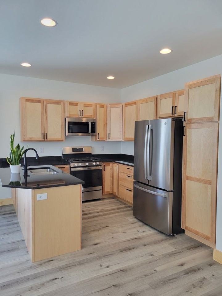 152 S Iowa St - Photo 2 of 18