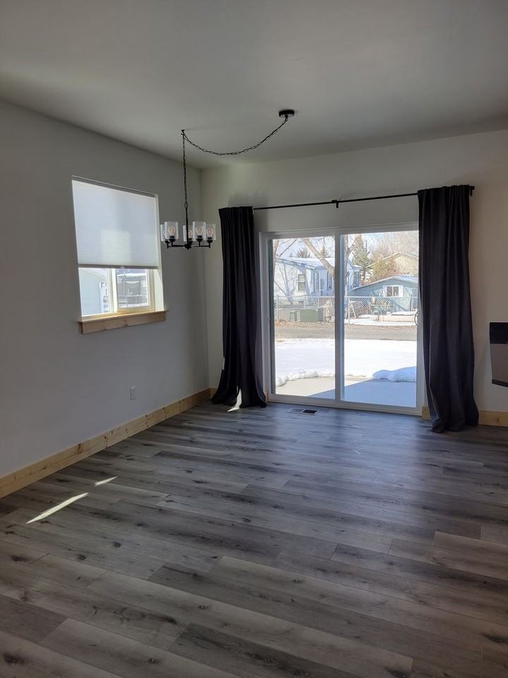 152 S Iowa St - Photo 3 of 18