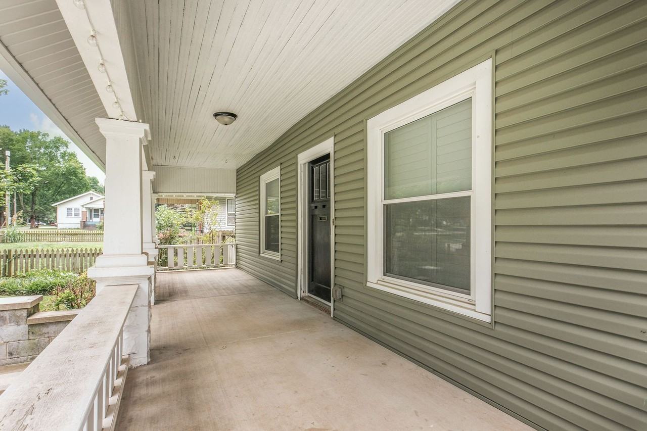 1121 S Roanoke Ave - Photo 3 of 30