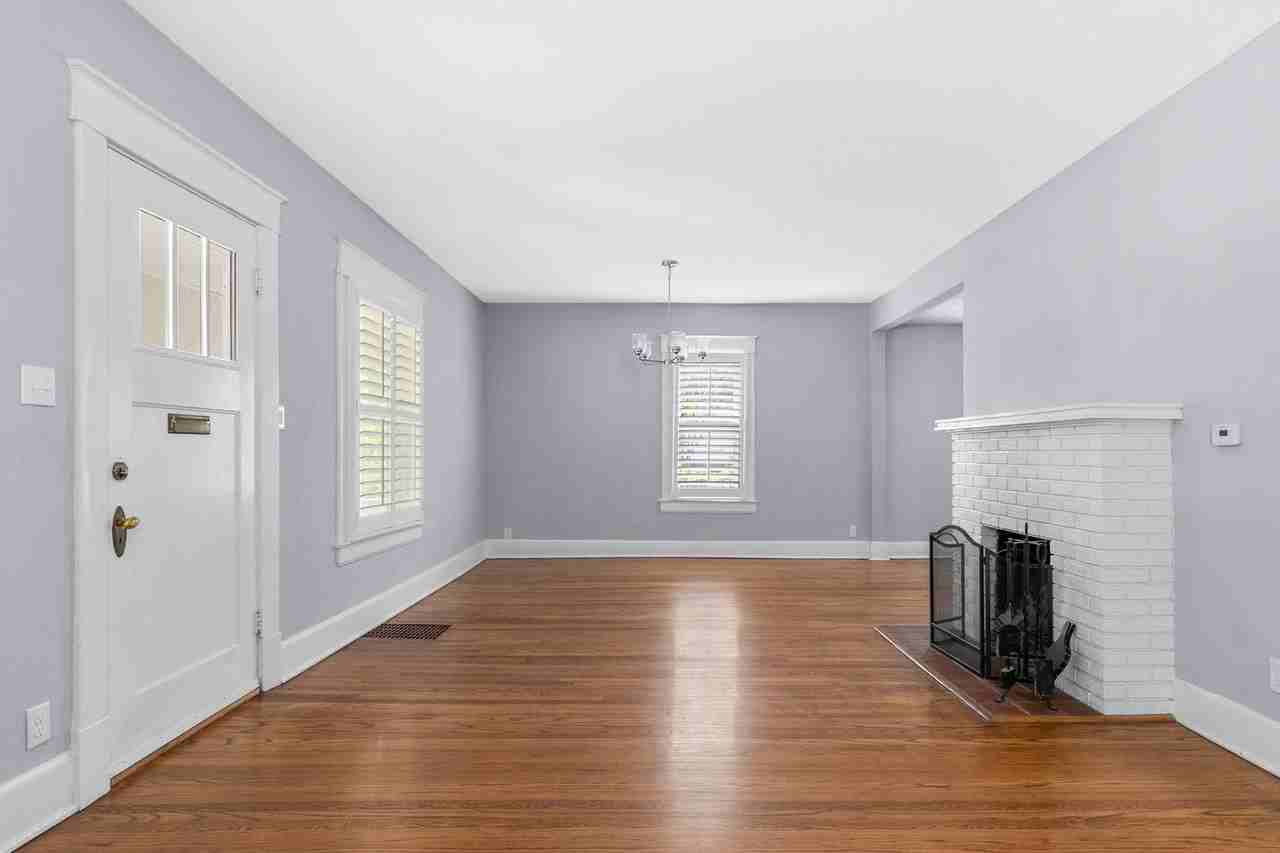 1121 S Roanoke Ave - Photo 5 of 30