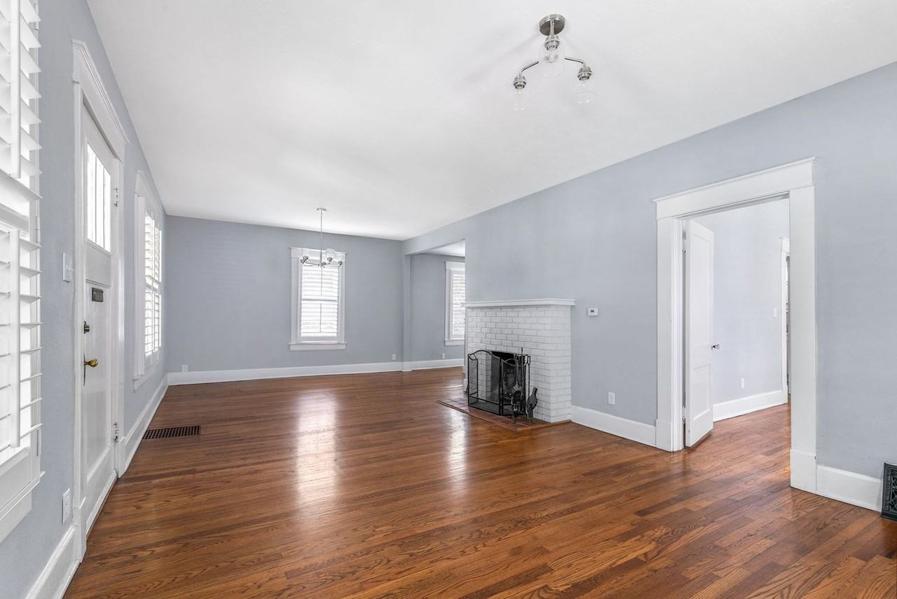 1121 S Roanoke Ave - Photo 6 of 30