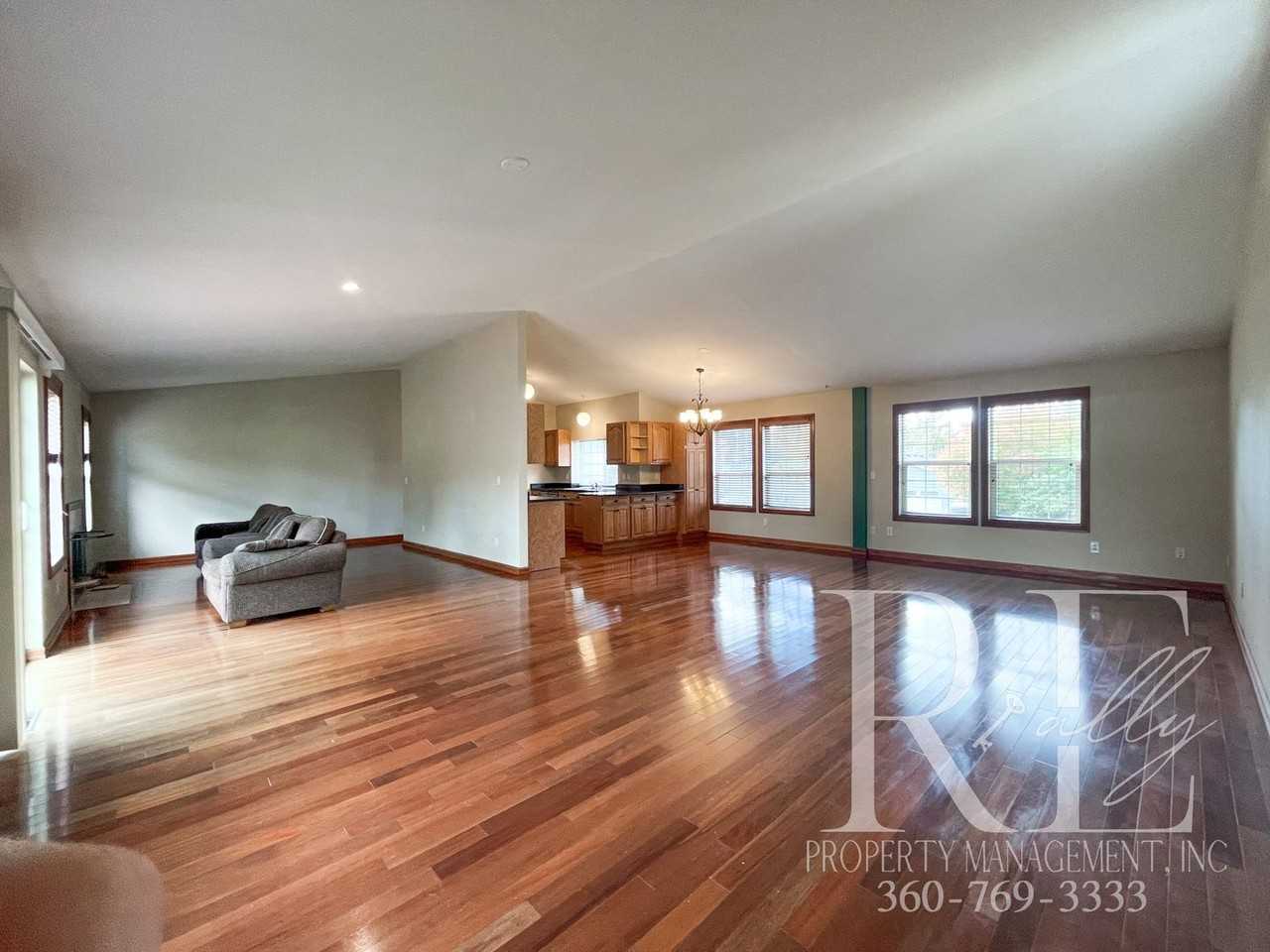 2007 Becky Ave - Photo 4 of 25