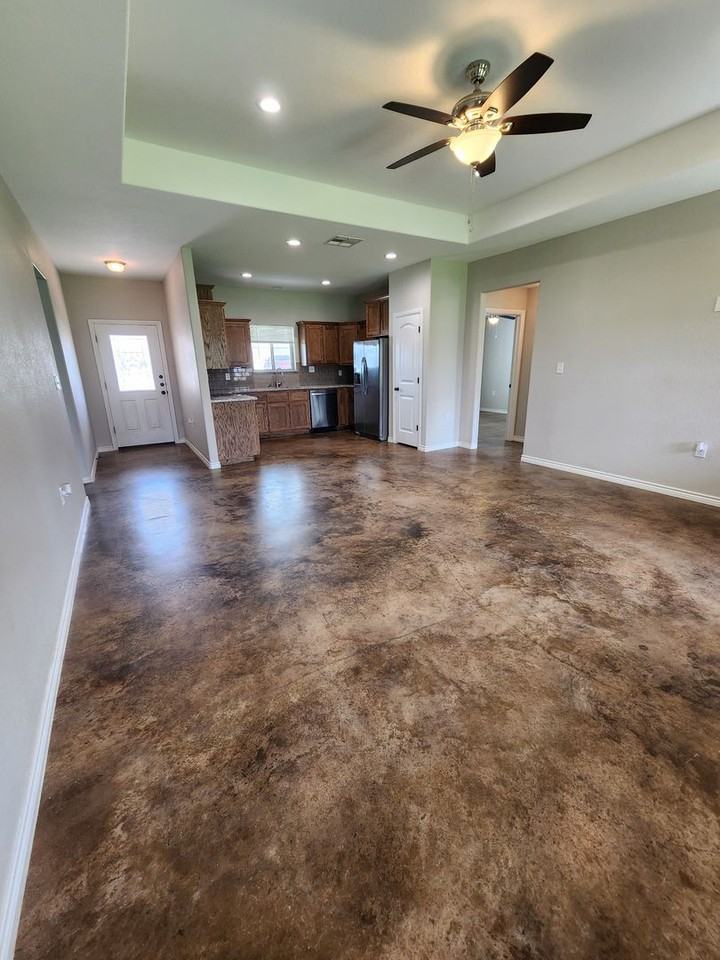 1307 Sandstone Cv - Photo 3 of 17