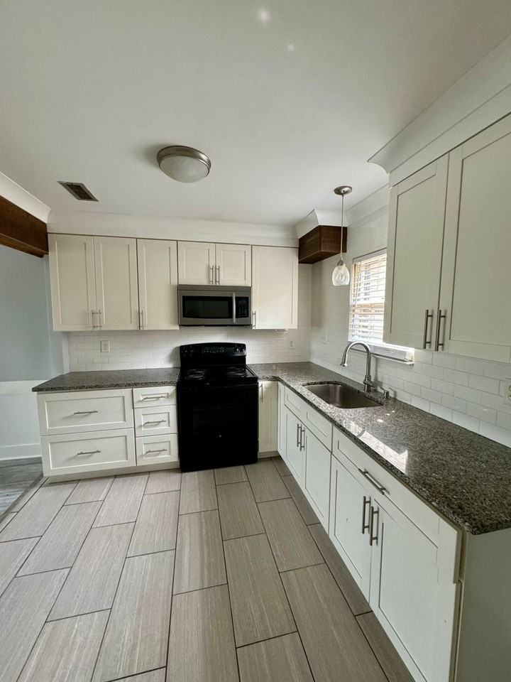 6300 Old Pineville Rd - Photo 4 of 6