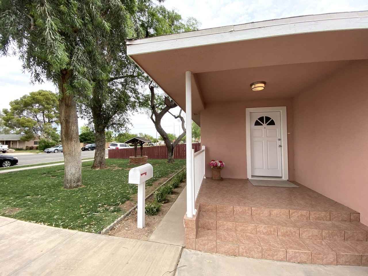 762 Maple Ave - Photo 3 of 31