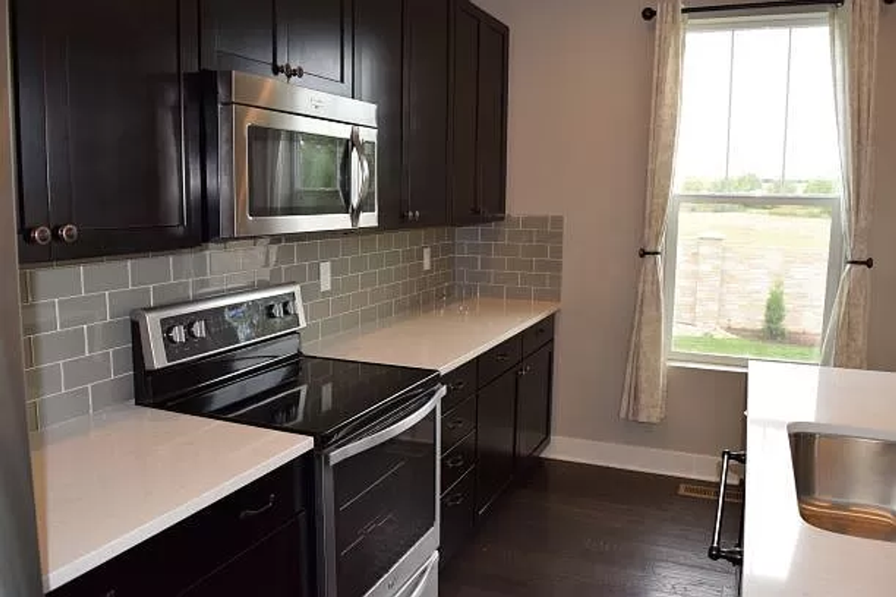 10091 Tall Oaks St - Photo 3 of 22