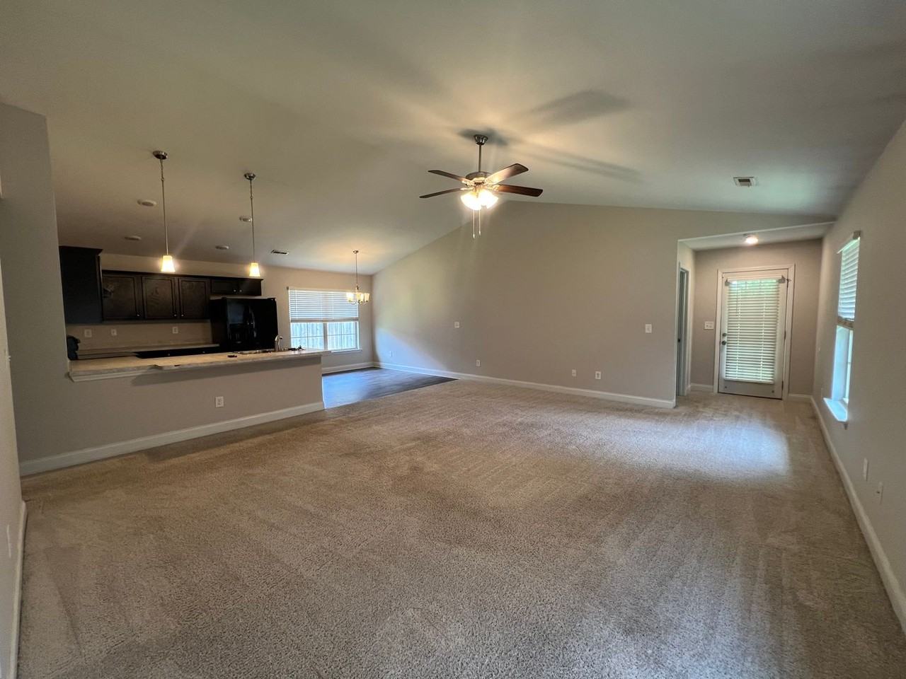 357 Mertle Dr Ne - Photo 3 of 15