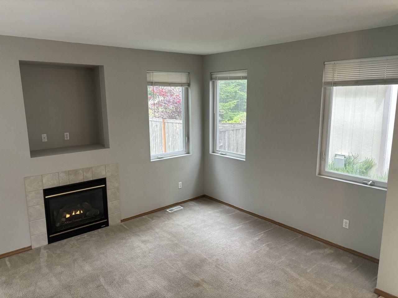 10005 184th St E - Photo 5 of 38