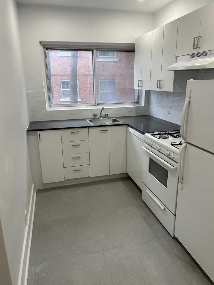 5801 Ch De La Côte-Saint-Luc #8 - Photo 2 of 6