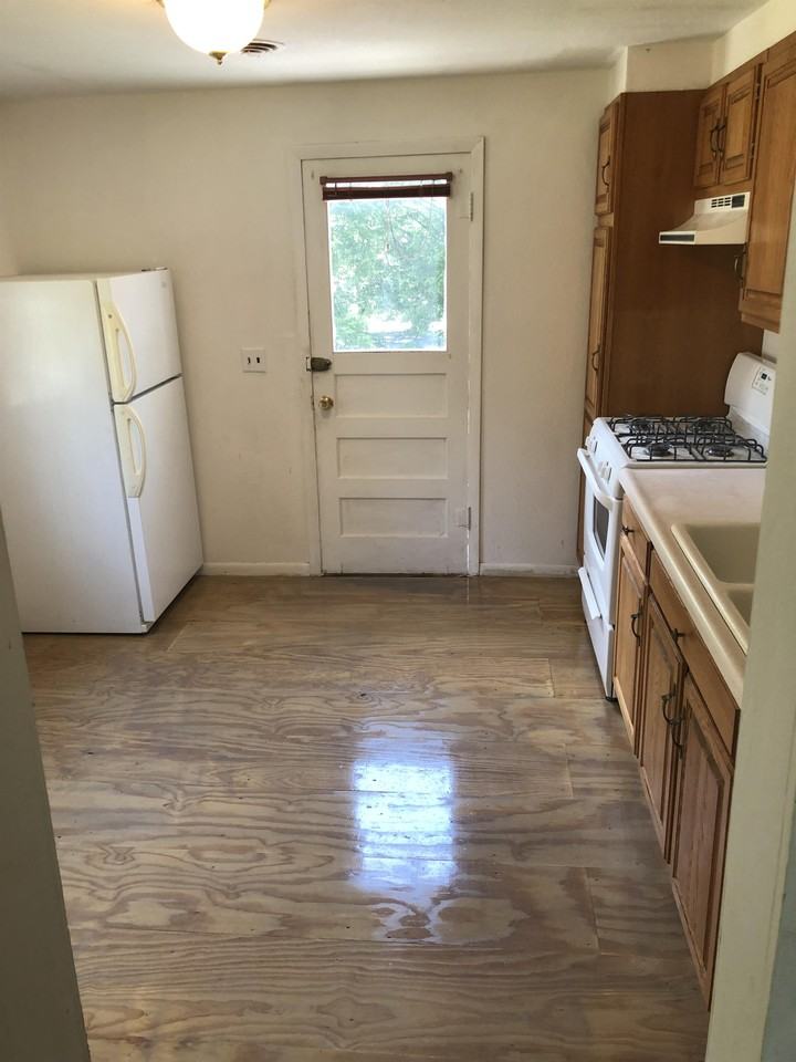 510 1/2 E 2nd St #2 - Photo 3 of 13