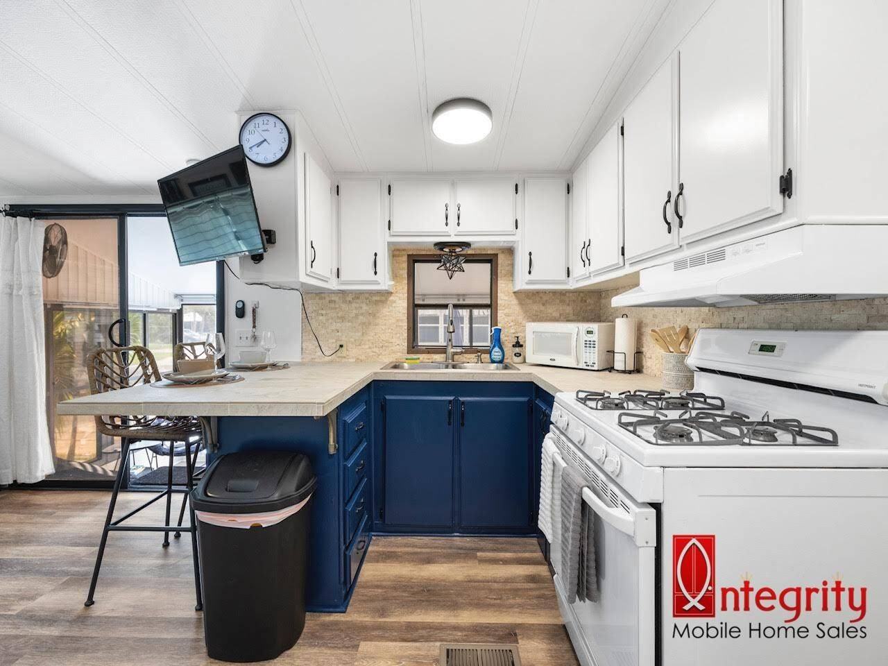 1300 N River Rd #W55 - Photo 6 of 15