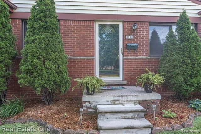 3800 Elmhurst Ave - Photo 3 of 11