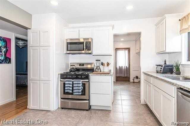 3800 Elmhurst Ave - Photo 5 of 11