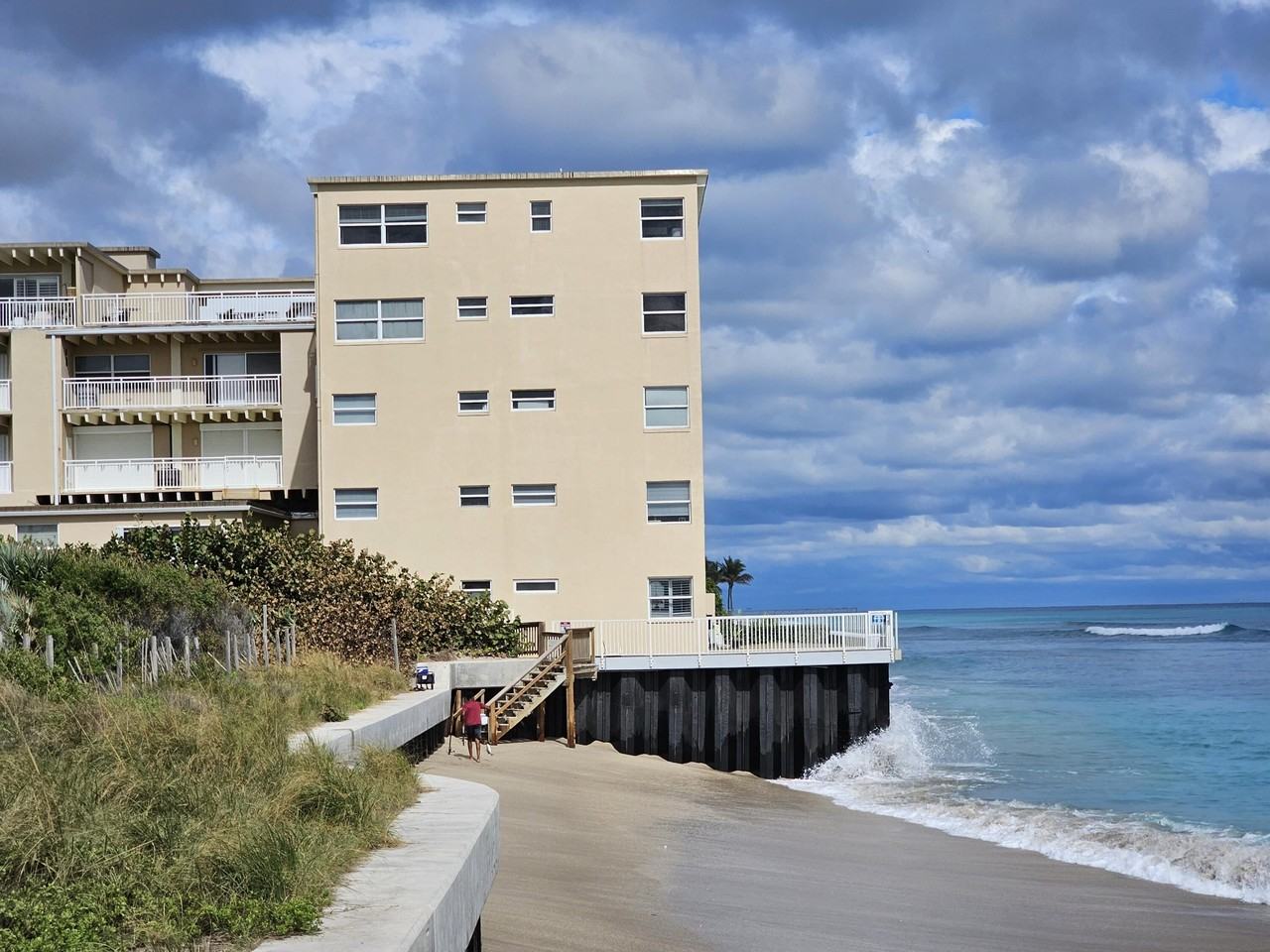 Ocean Blvd 309, Lake Worth Beach, FL 33460 2 Bedroom Apartment for
