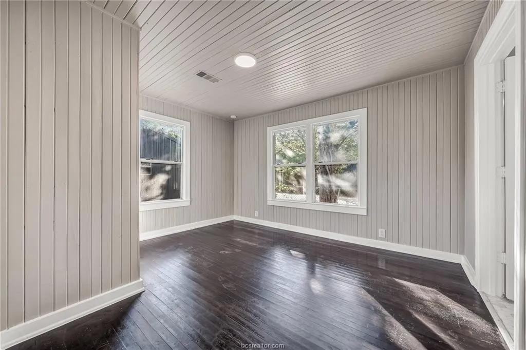 2707 Cliff St - Photo 5 of 18