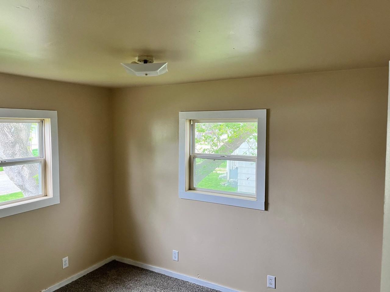 639 Monroe St - Photo 2 of 8