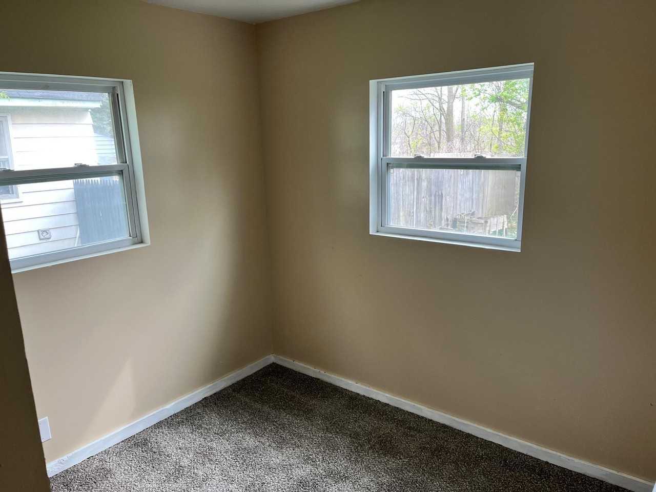 639 Monroe St - Photo 3 of 8