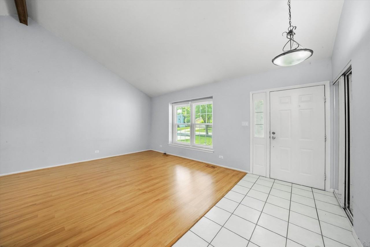 17515 W Huntington Cir - Photo 2 of 21