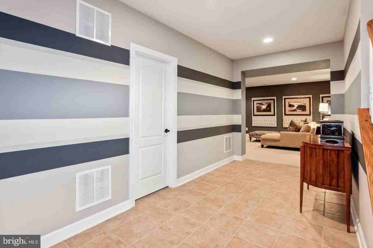 5401 Tomlinson Dr - Photo 3 of 28