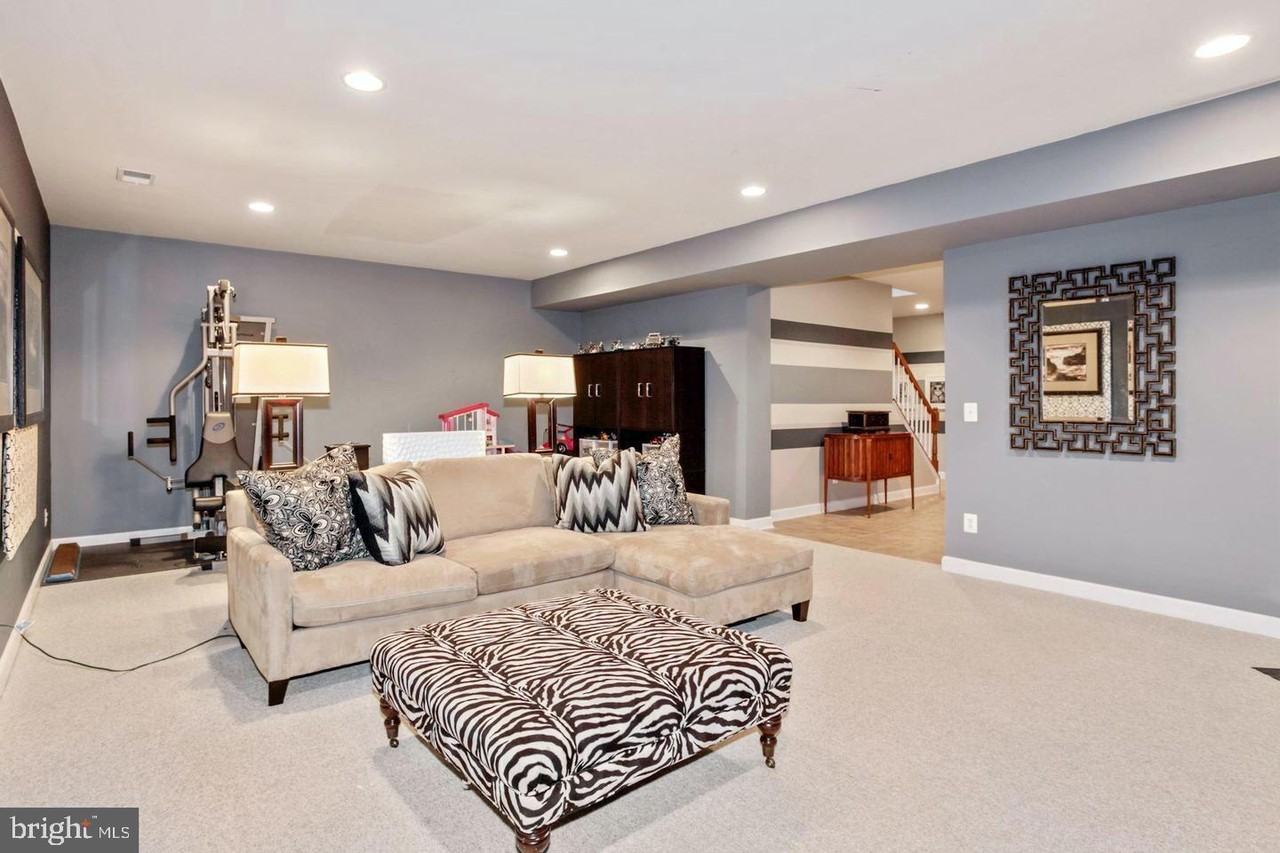 5401 Tomlinson Dr - Photo 4 of 28