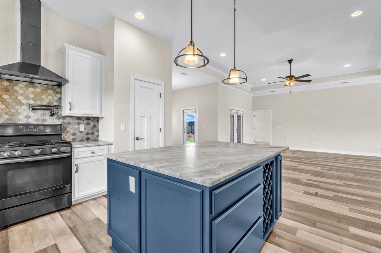 104 Lakeview Ter - Photo 2 of 43