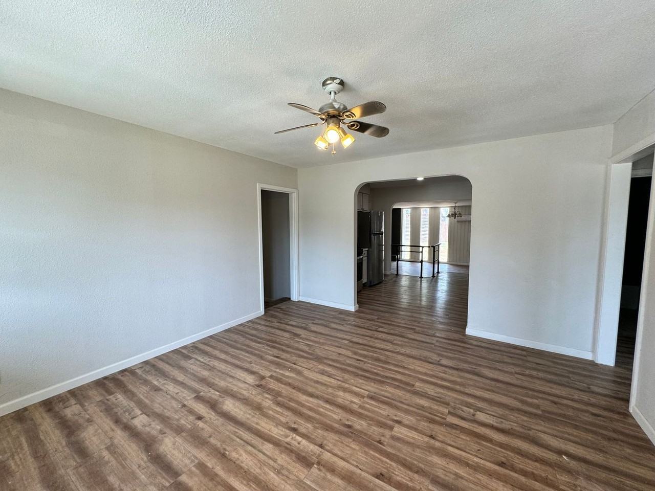 2608 43rd St - Photo 2 of 18