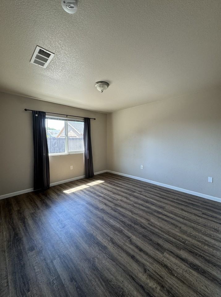 582 Angelus St #C - Photo 2 of 6