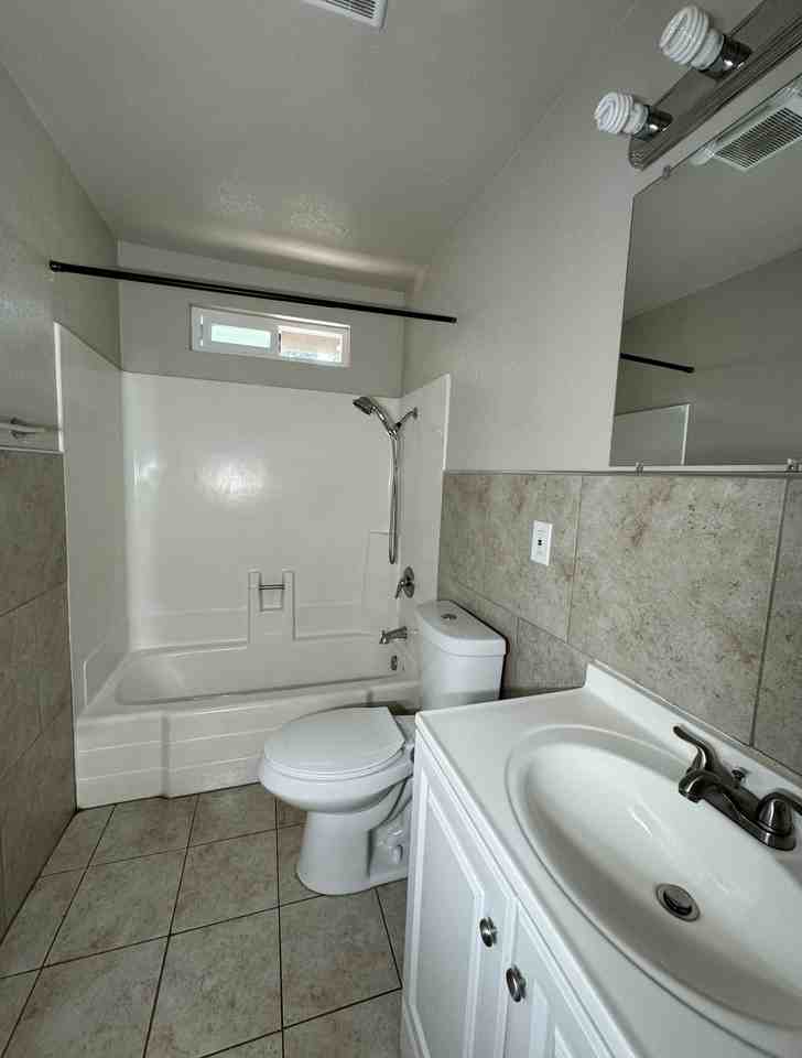 582 Angelus St #C - Photo 4 of 6
