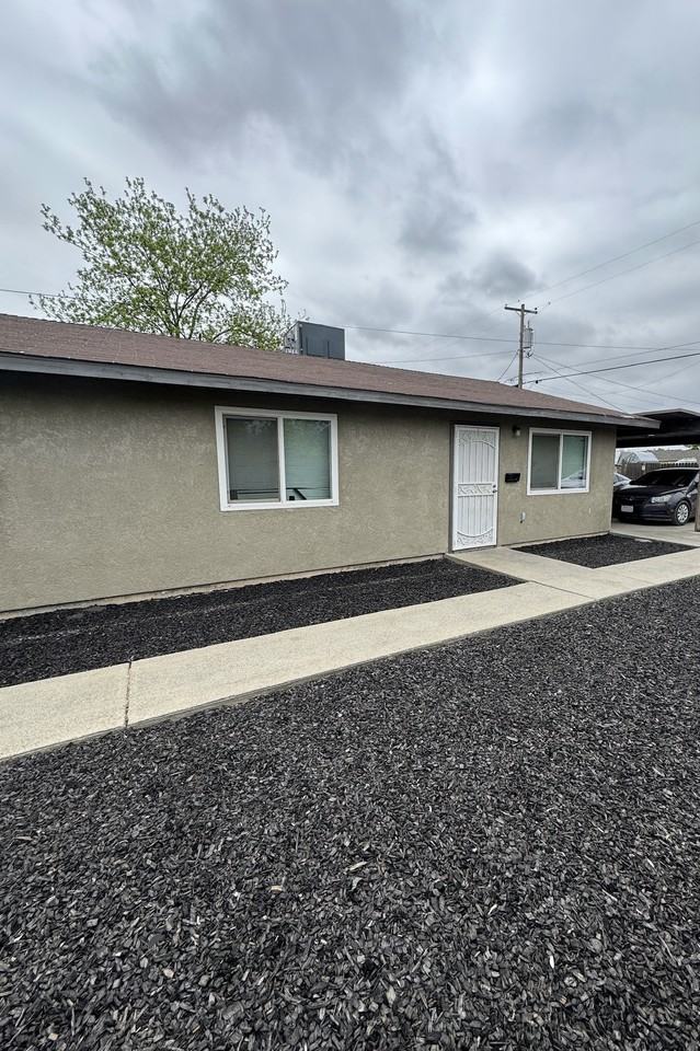 582 Angelus St #C - Photo 5 of 6