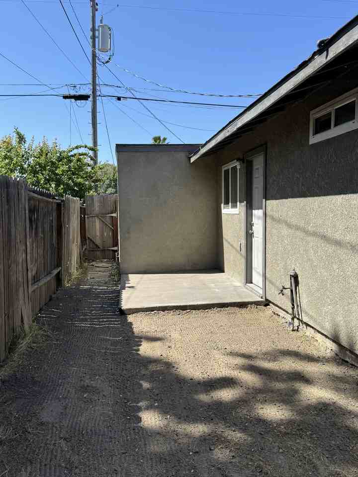 582 Angelus St #C - Photo 6 of 6