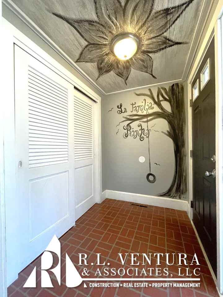 2414 Geneva St - Photo 2 of 19