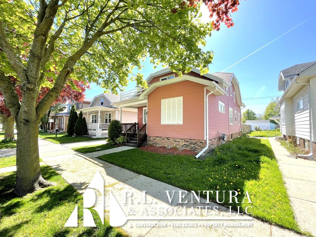 2414 Geneva St - Photo 3 of 19