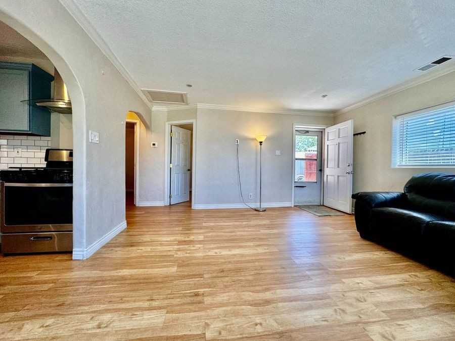 2069 S Acoma St - Photo 2 of 18