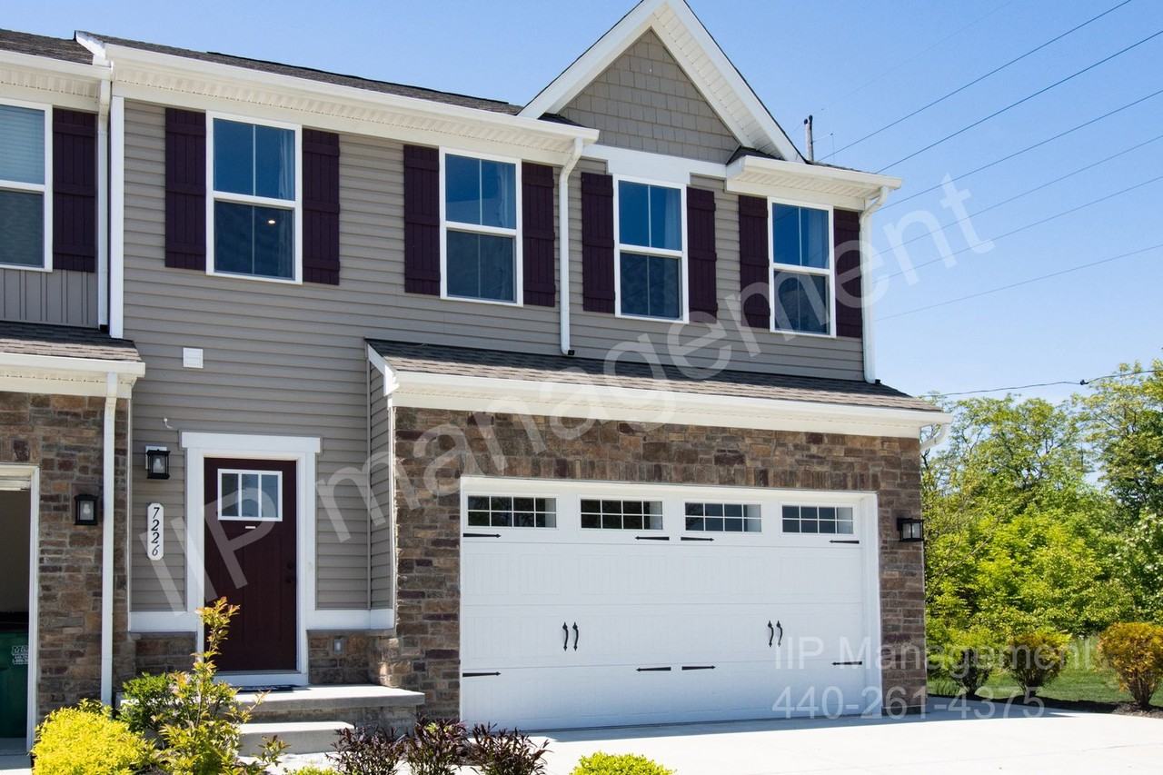 7226 Hillsview Dr - Photo 3 of 32