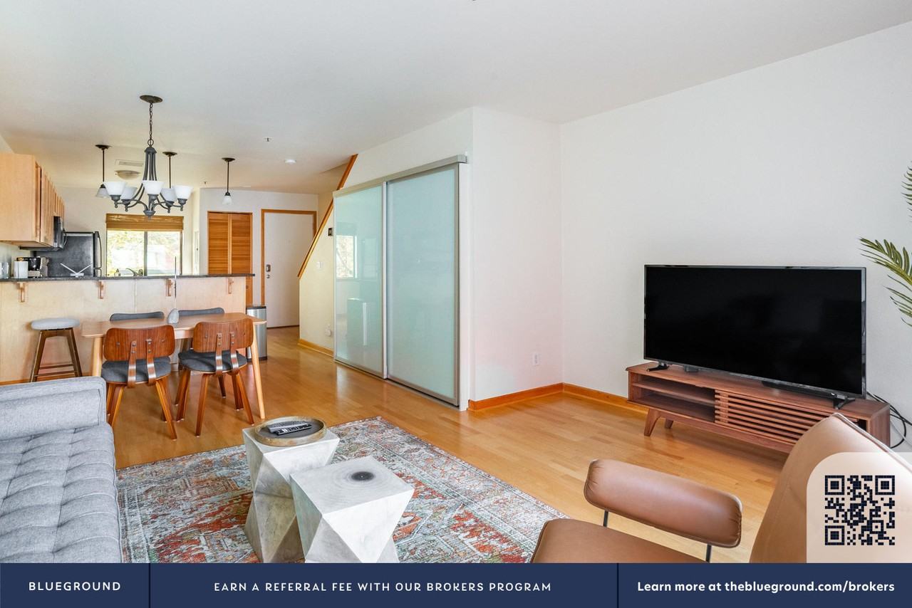 730 Nw Naito Pkwy #15 - Photo 4 of 27